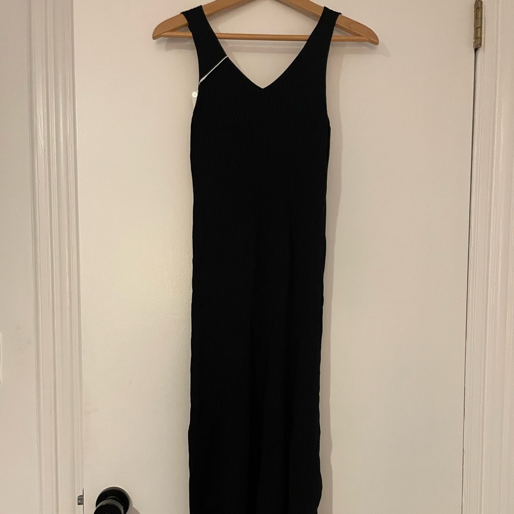 NWT HALARA ribbed-knit v-neck midi dress - Black/Small